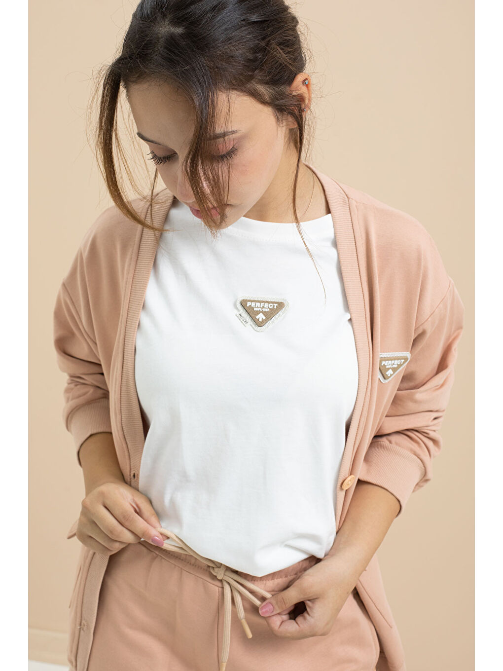 Bej Logo Detaylı Düğmeli Hırkalı kız Çocuk Yırtmaçlı 3'lü Atl-Üst Takım 21377-1