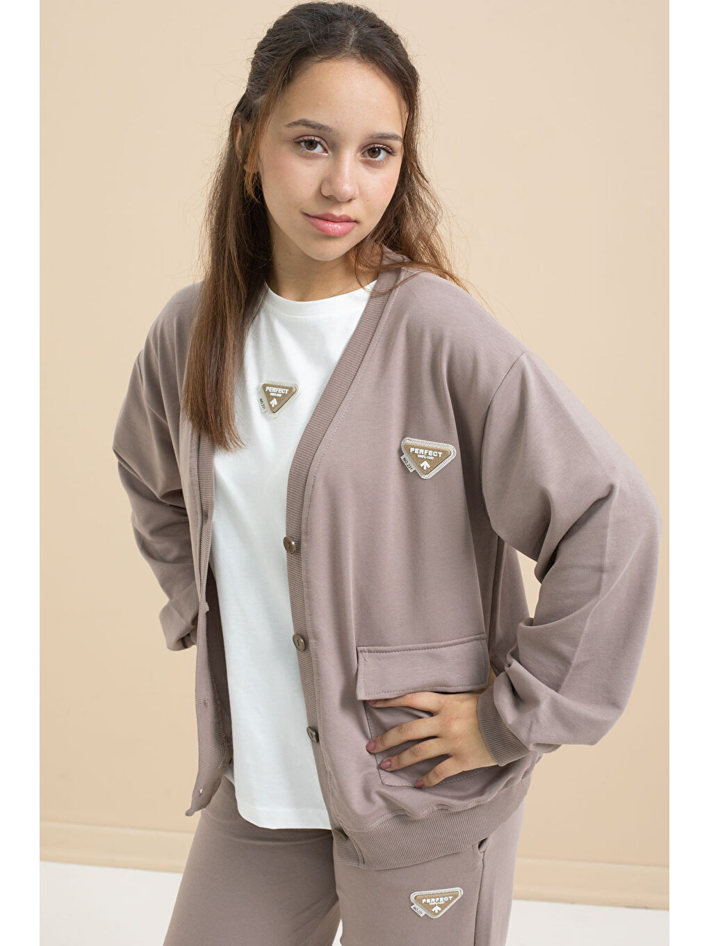 Kahverengi Logo Detaylı Düğmeli Hırkalı kız Çocuk Yırtmaçlı 3'lü Atl-Üst Takım 21376-3