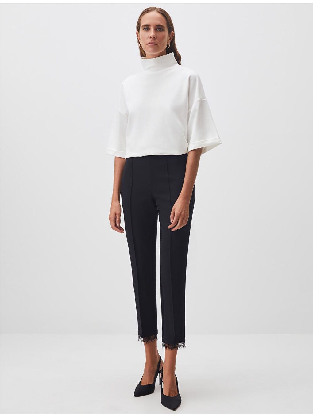 Siyah Yüksek Bel Dar Paça Detaylı Pantolon