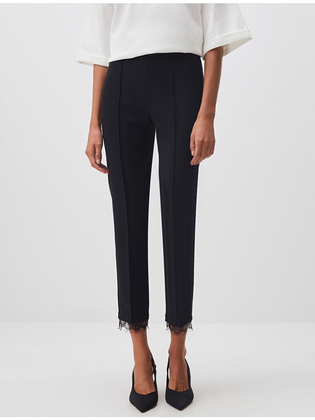 Siyah Yüksek Bel Dar Paça Detaylı Pantolon-3