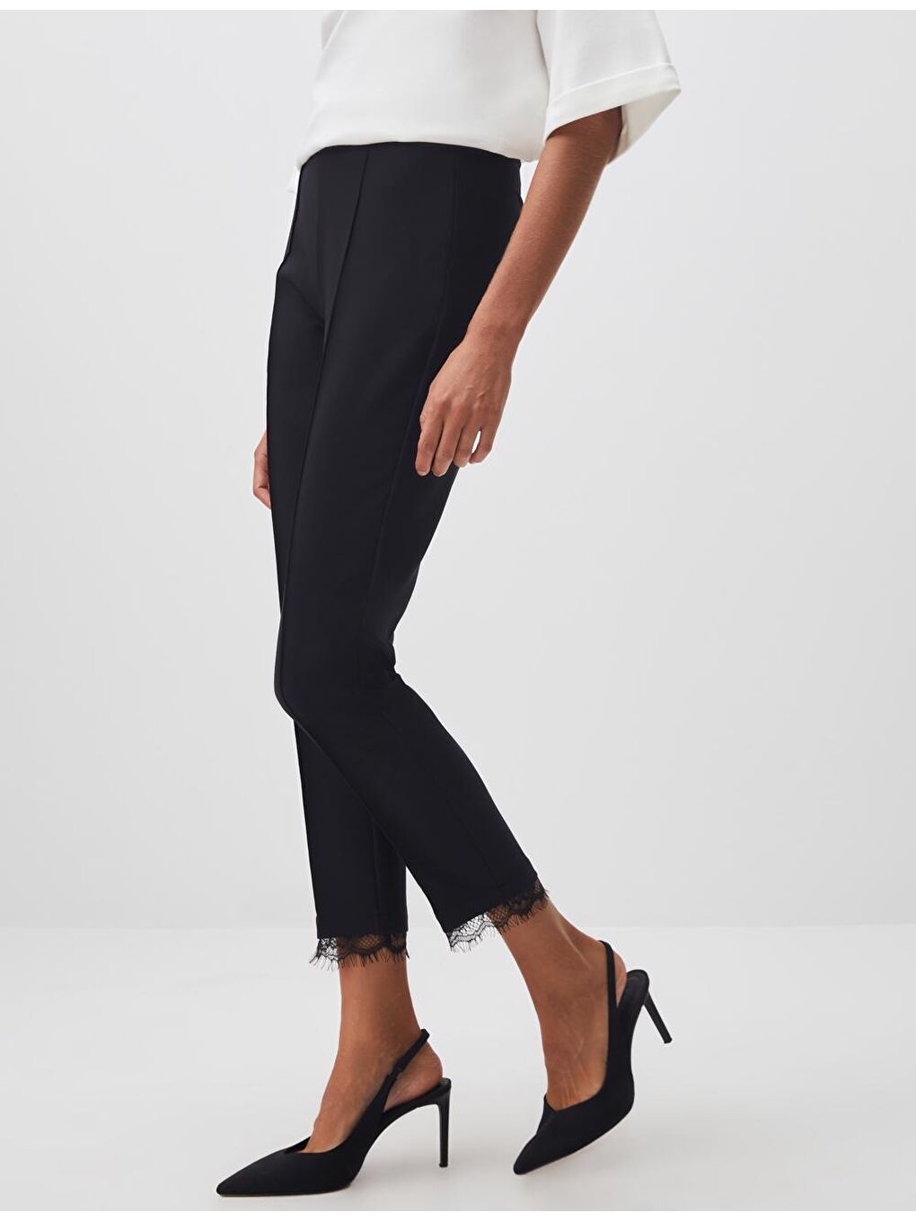 Siyah Yüksek Bel Dar Paça Detaylı Pantolon-4