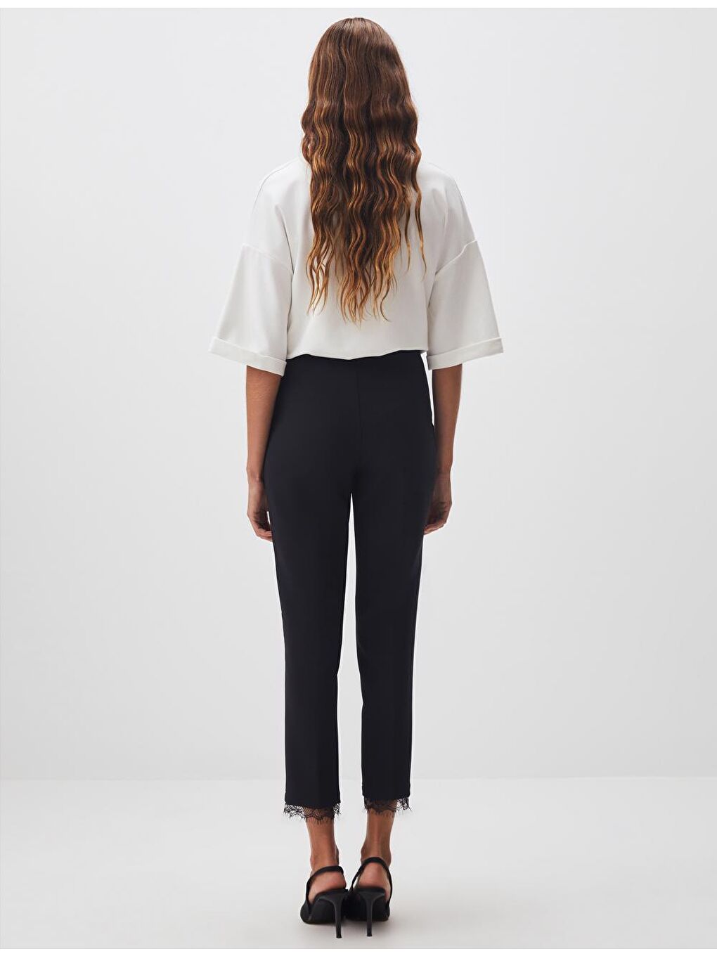 Siyah Yüksek Bel Dar Paça Detaylı Pantolon-5