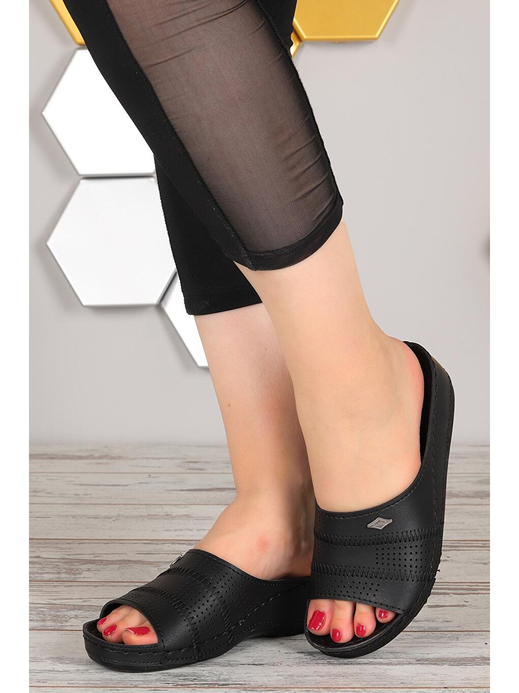 Siyah Günlük 4 Cm Topuklu Kadın Terlik Ary 09-779-1