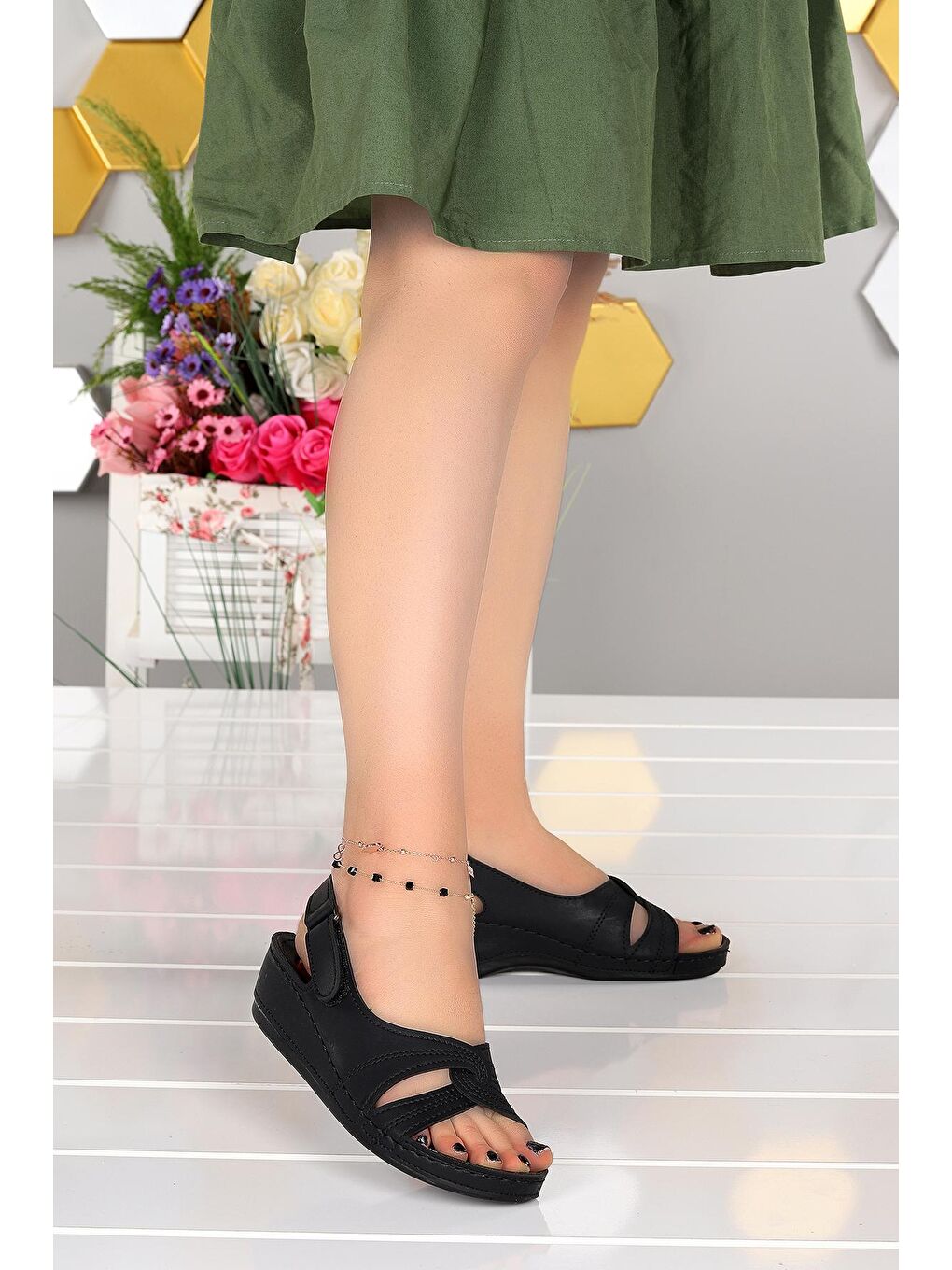 Siyah Günlük 5 Cm Topuklu Jel Kadın Sandalet Ary 09-192