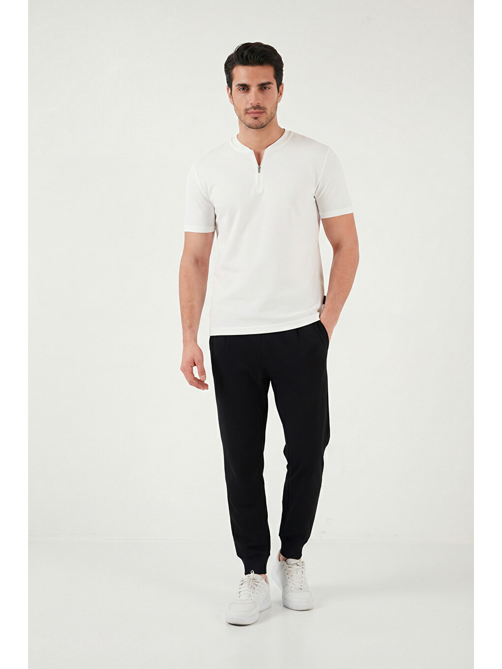 Beyaz Pamuklu Regular Fit Yarım Fermuarlı Tişört 5902653-1