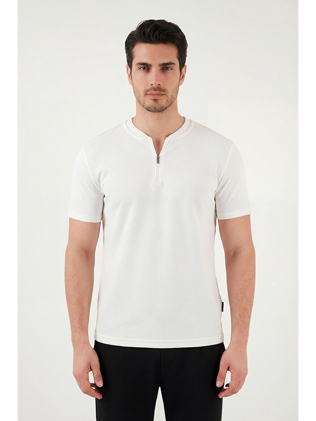 Beyaz Pamuklu Regular Fit Yarım Fermuarlı Tişört 5902653-2