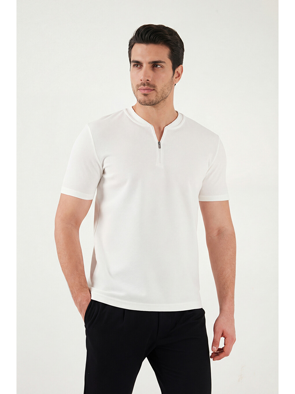 Beyaz Pamuklu Regular Fit Yarım Fermuarlı Tişört 5902653-3