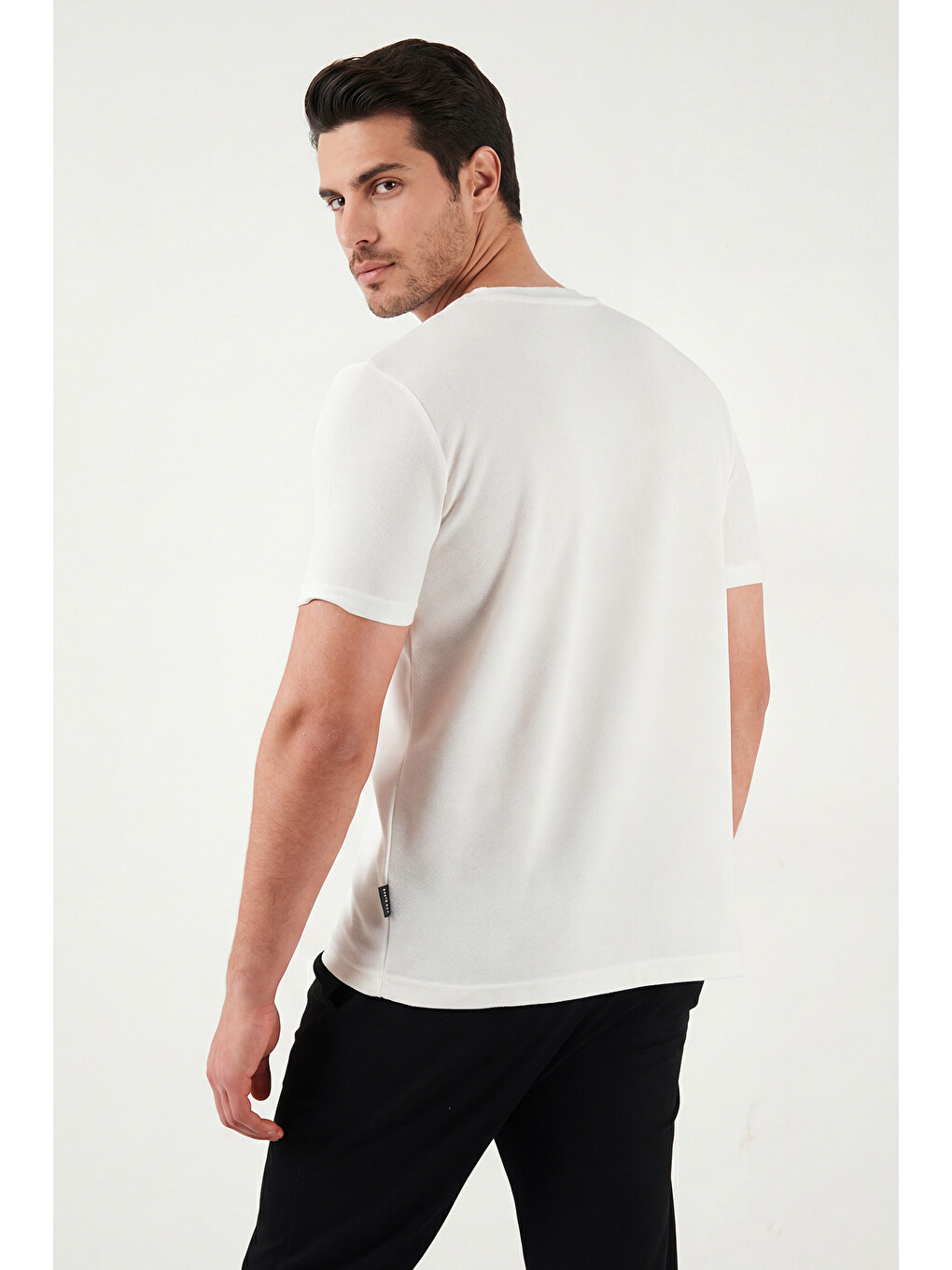 Beyaz Pamuklu Regular Fit Yarım Fermuarlı Tişört 5902653-5