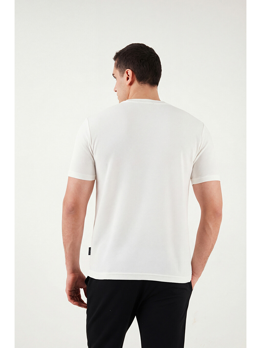 Beyaz Pamuklu Regular Fit Yarım Fermuarlı Tişört 5902653-6