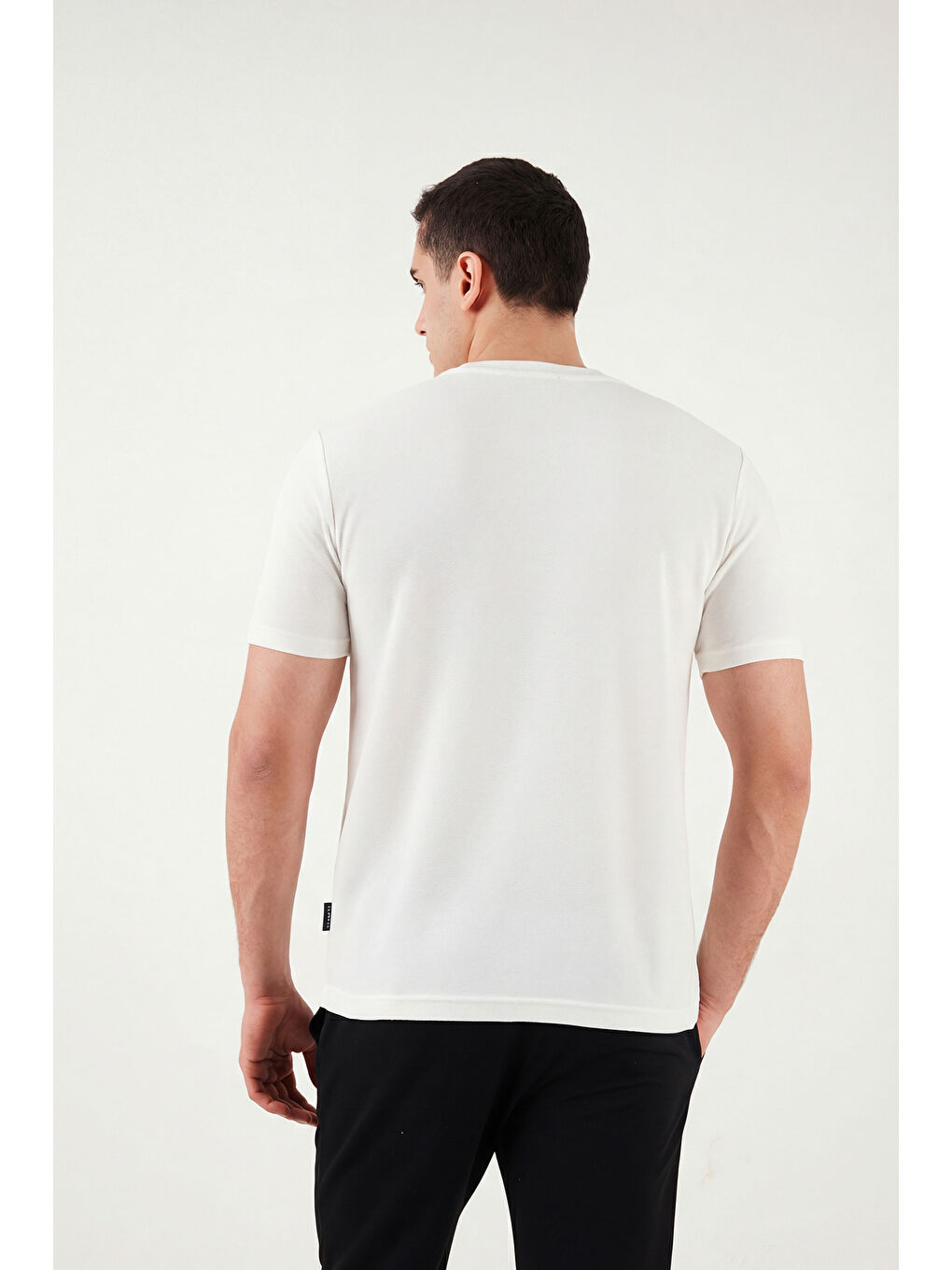 Beyaz Pamuklu Regular Fit Yarım Fermuarlı Tişört 5902653-6