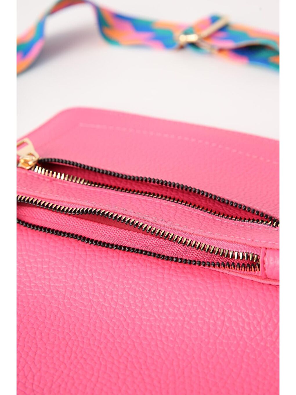 Fuşya Desenli Askılı Suni Deri Omuz Çantası-2