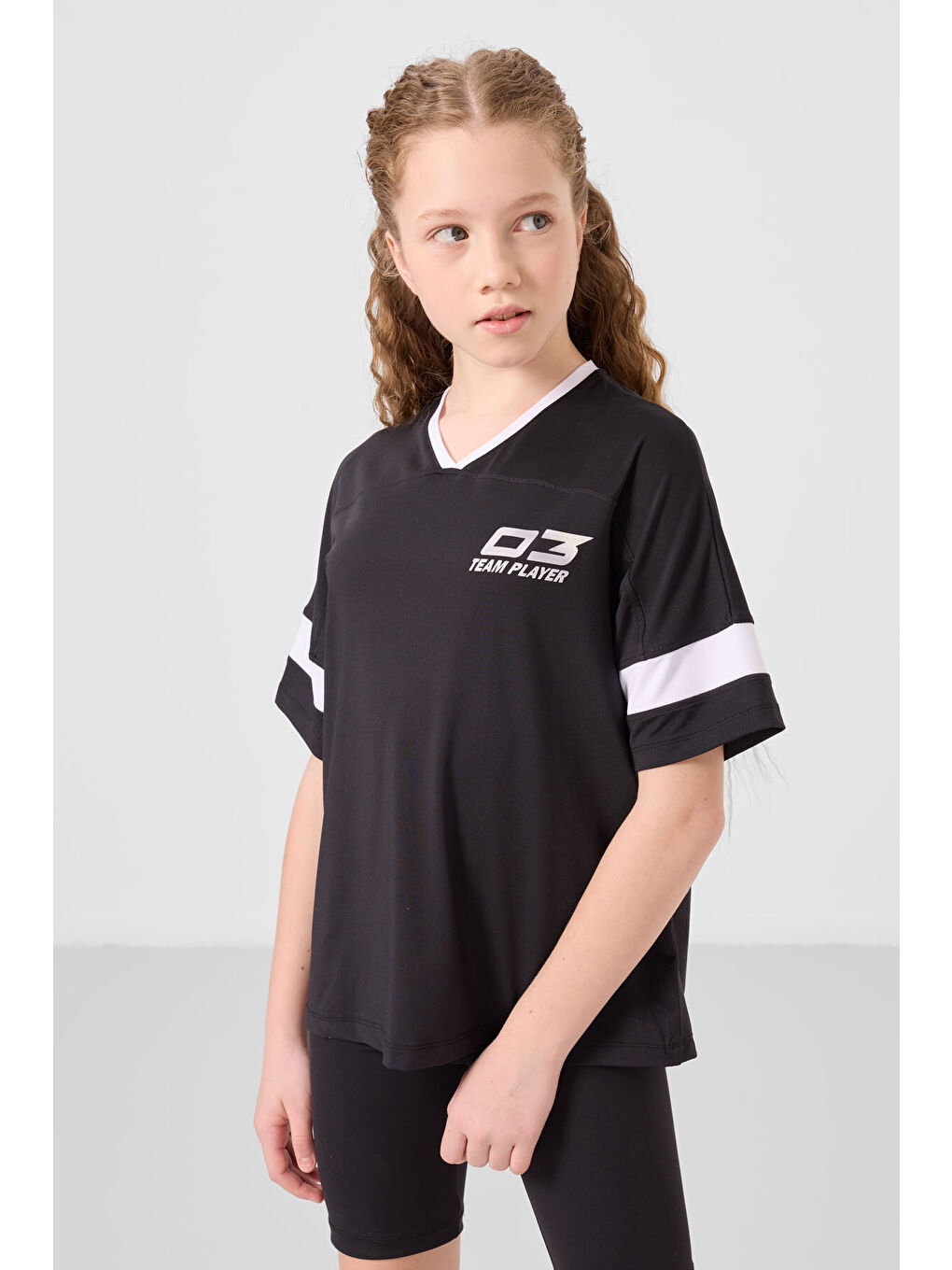 Siyah V Yaka Kemer Detaylı Standart Fit Performans Kız Çocuk Tayt Takım - 75187-3