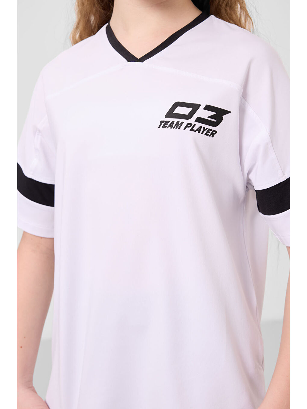 Beyaz-Siyah V Yaka Kemer Detaylı Standart Fit Performans Kız Çocuk Tayt Takım - 75187-3