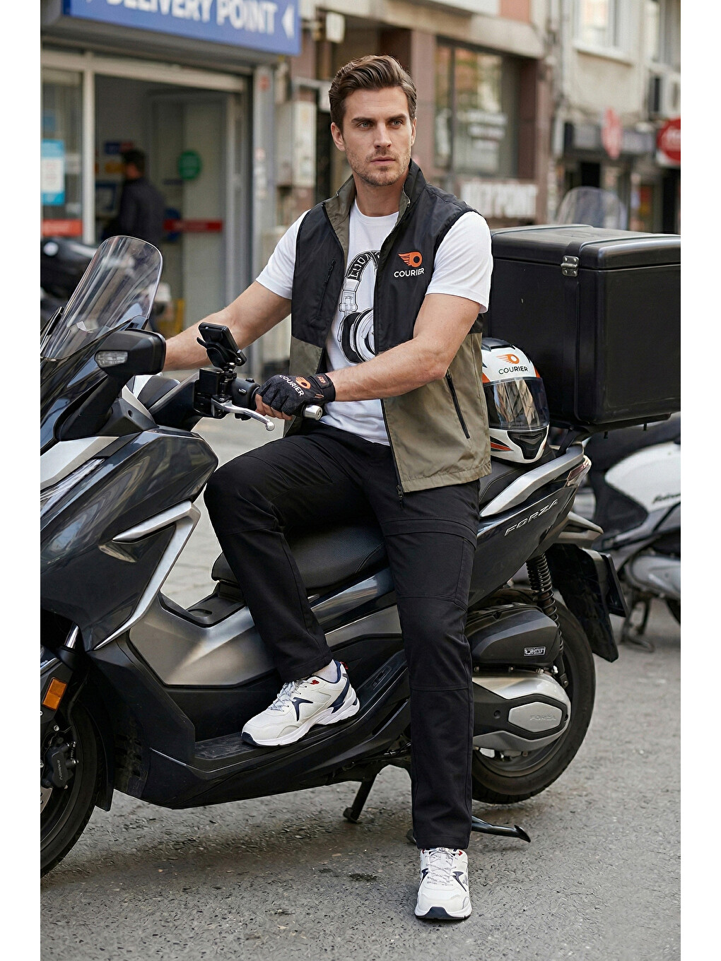 Siyah Regular Fit Normal Bel Düz Paça Pantolon 693705-1