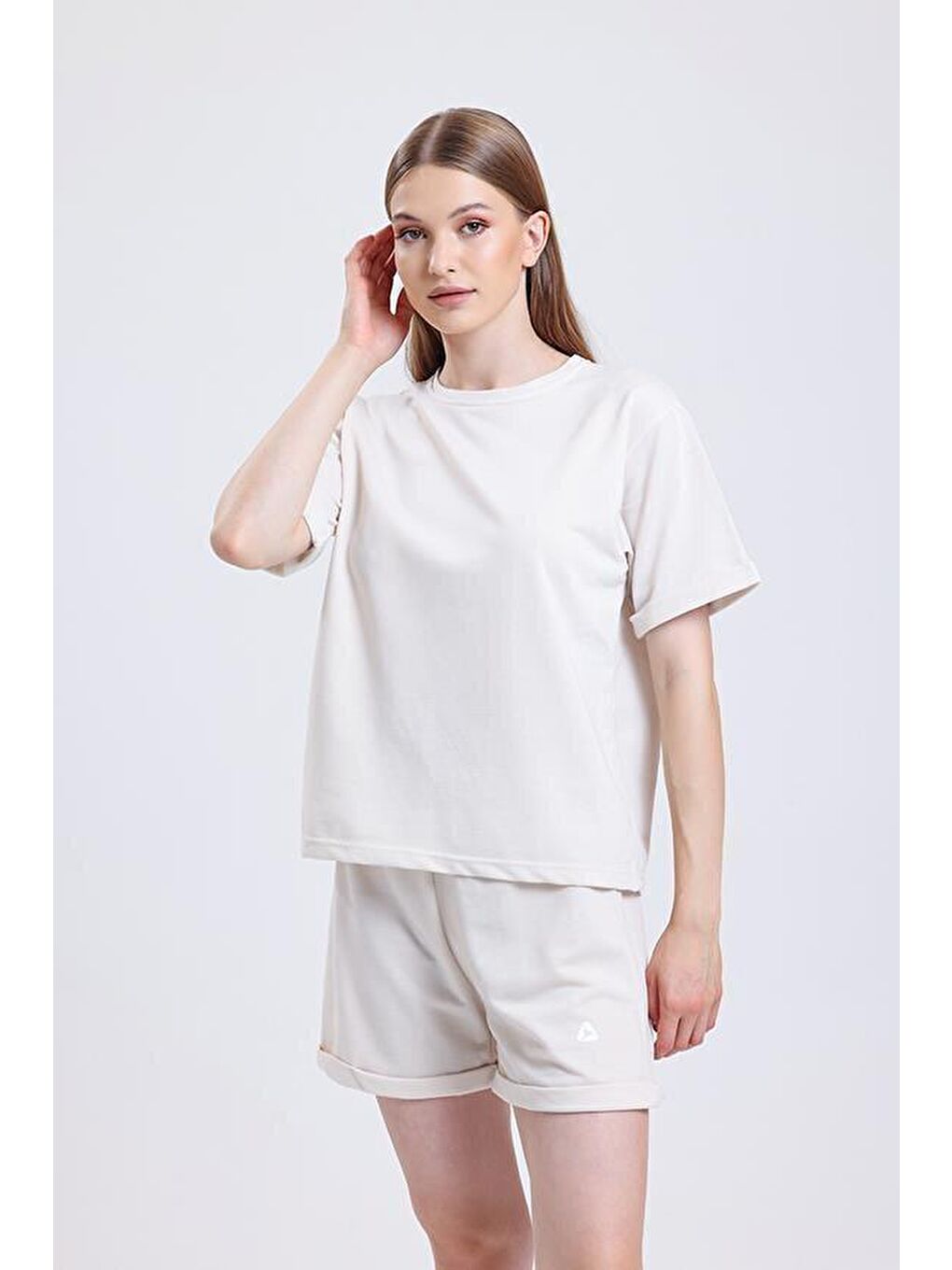 Ekru Bisiklet Yaka Kısa Kollu Şortlu Kadın Pijama Takımı