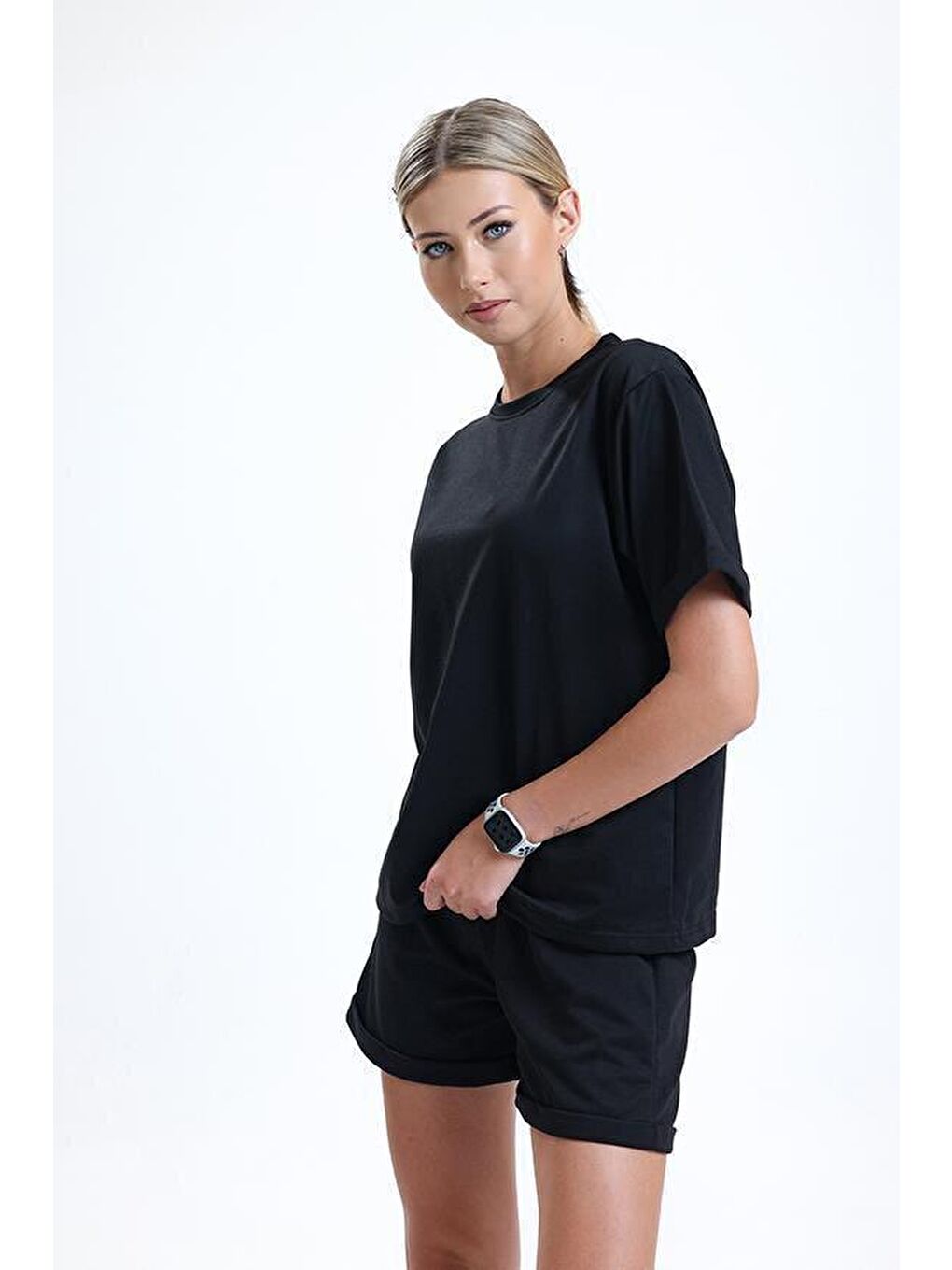 Siyah Bisiklet Yaka Kısa Kollu Şortlu Kadın Pijama Takımı-1