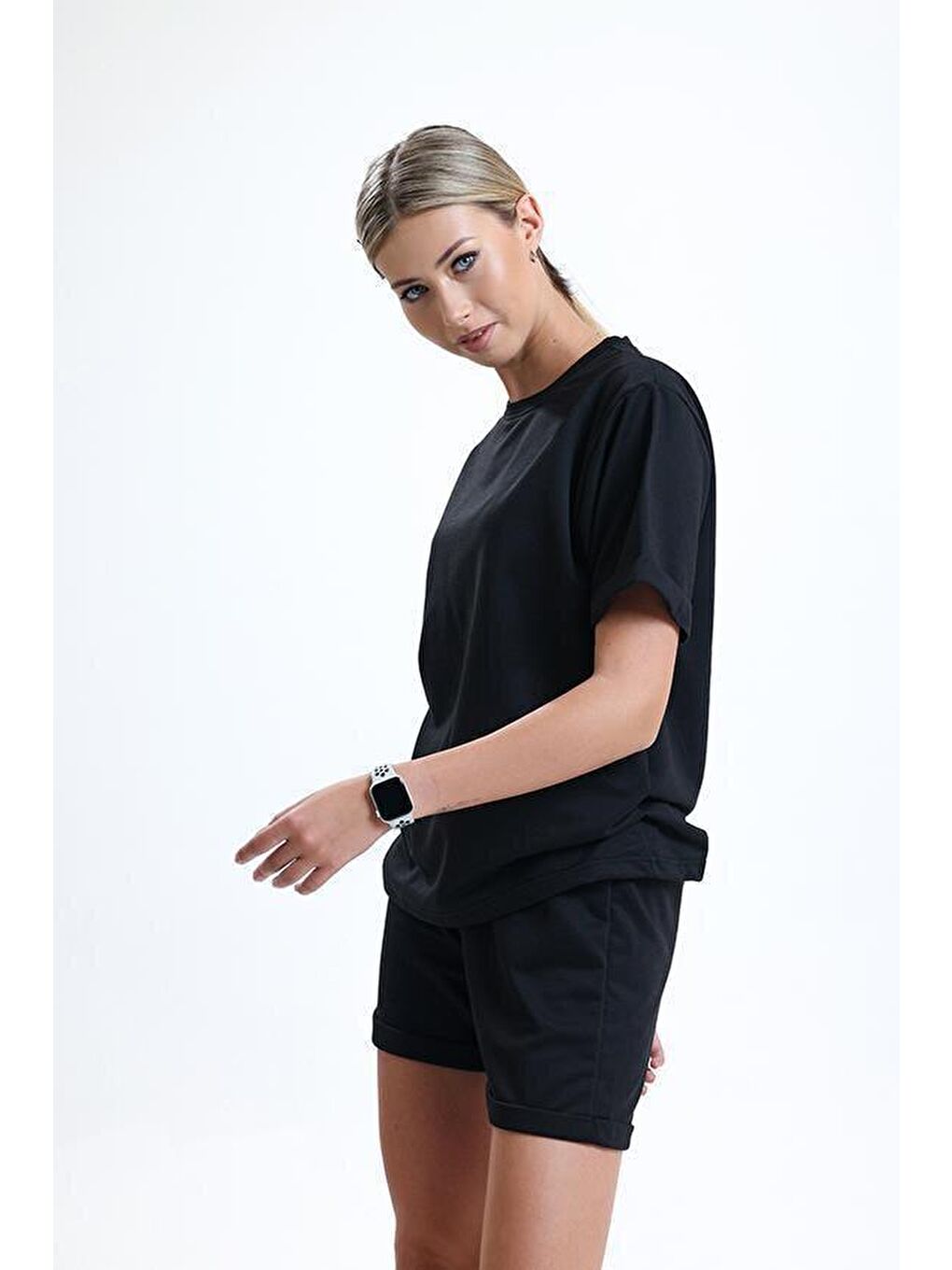 Siyah Bisiklet Yaka Kısa Kollu Şortlu Kadın Pijama Takımı-2