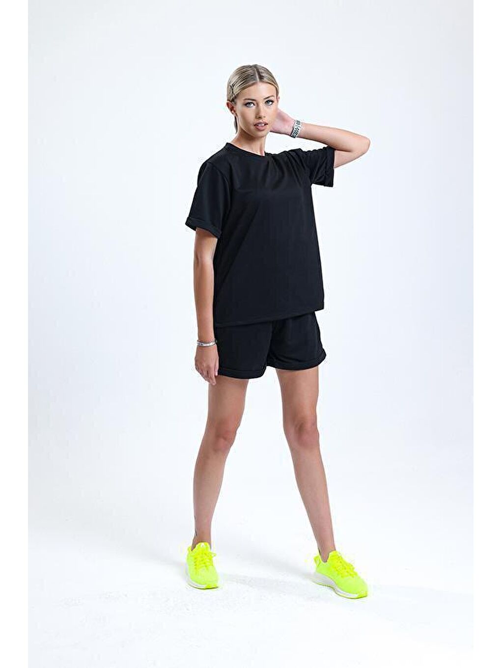 Siyah Bisiklet Yaka Kısa Kollu Şortlu Kadın Pijama Takımı-4