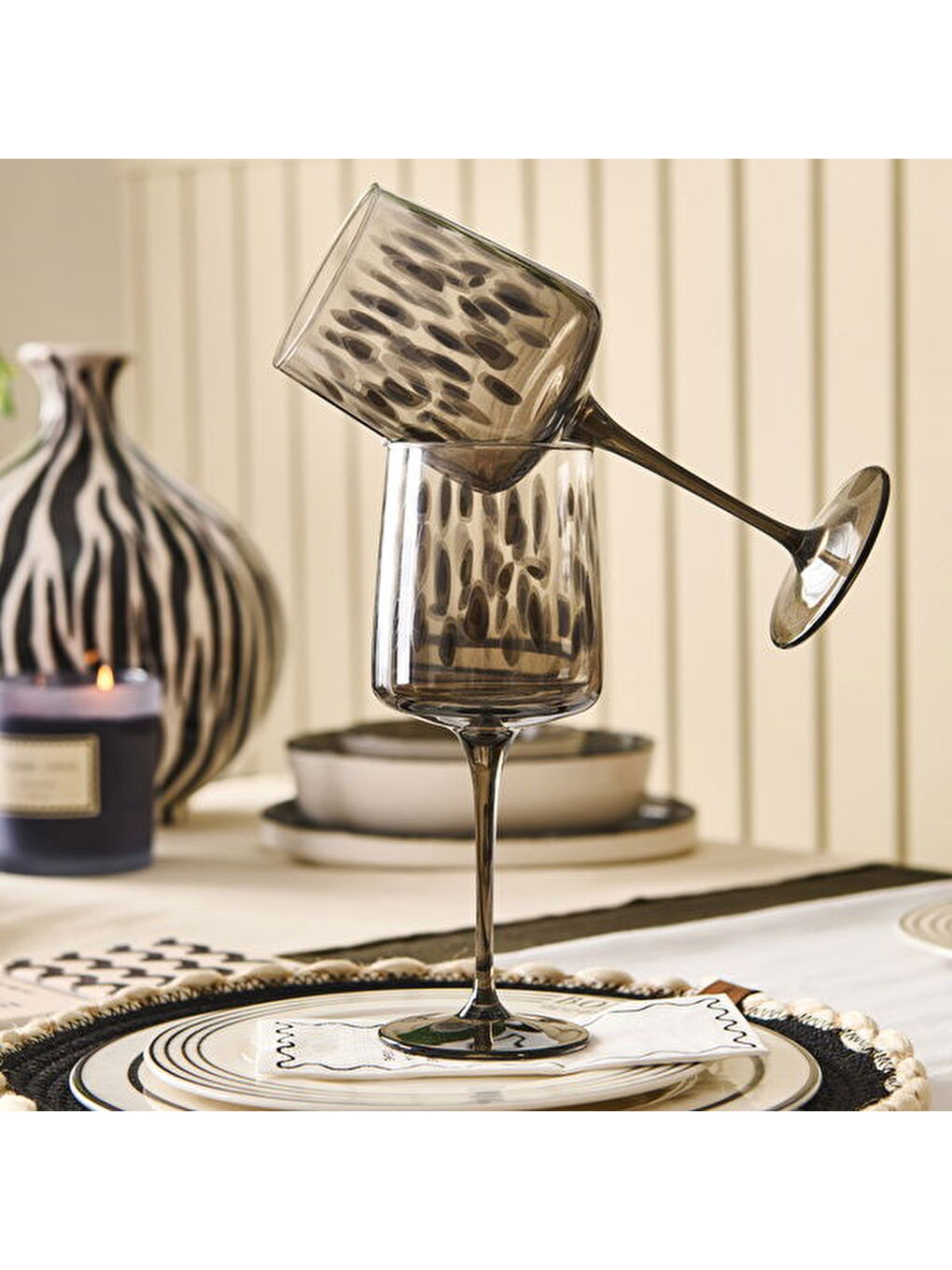 Karışık Calista 4'lü Ayaklı Bardak Seti - Siyah - 320 ml-4