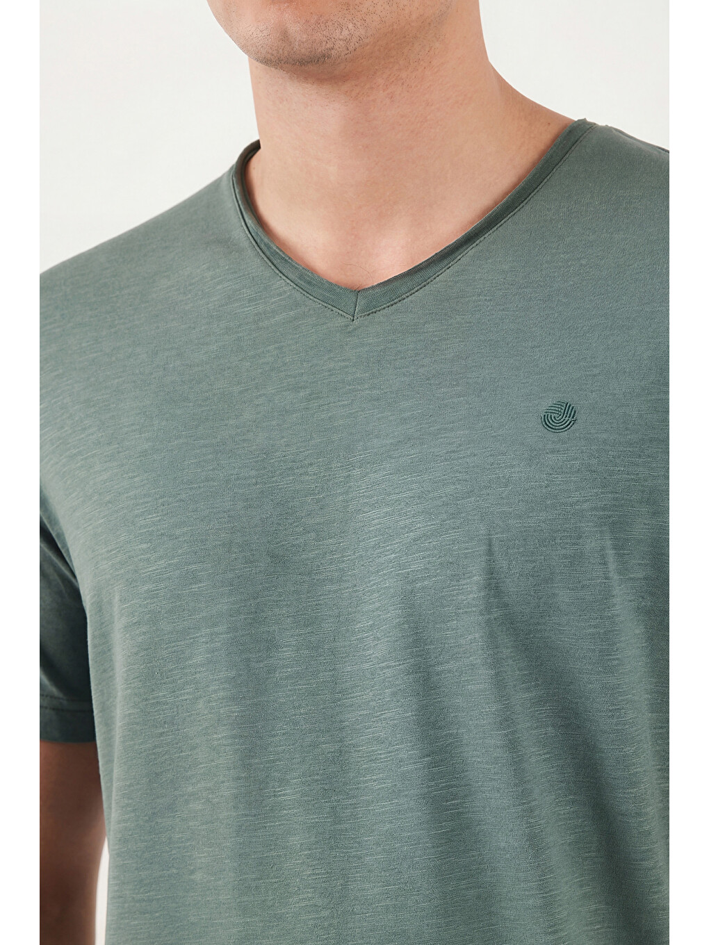 Yeşil Pamuklu Slim Fit V Yaka Tişört 5902719-4