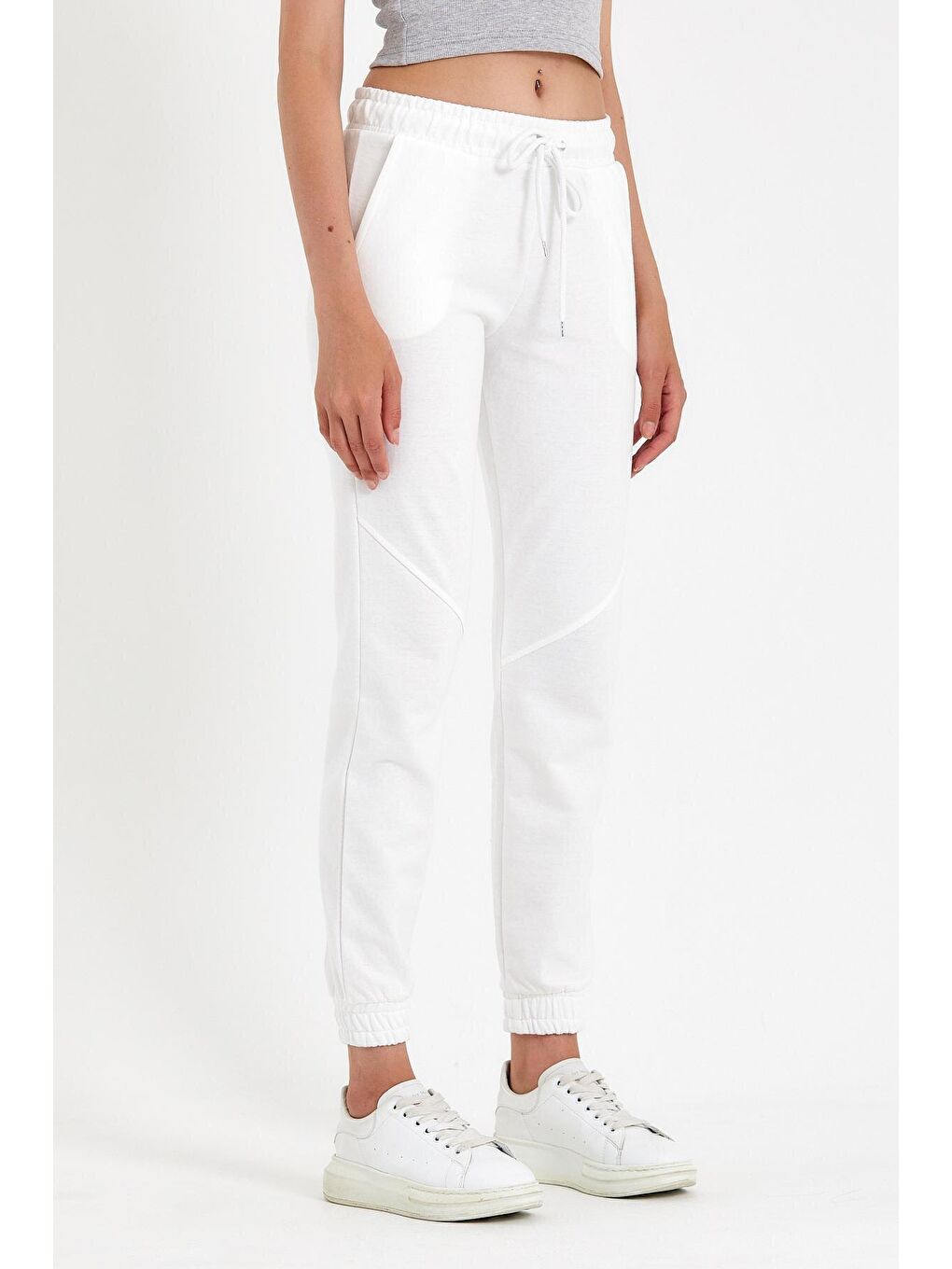 Ekru Kadın Regular Fit İnce Eşofman Altı SPR22BE158