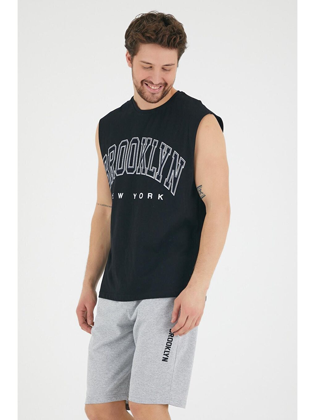 Siyah Erkek Bisiklet Yaka Regular Fit Brooklyn Baskılı Kolsuz Tişört SPR22TS116-1