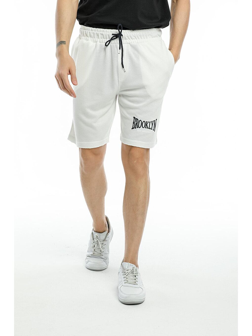 Ekru Nakışlı Erkek Şort SPR21Y58