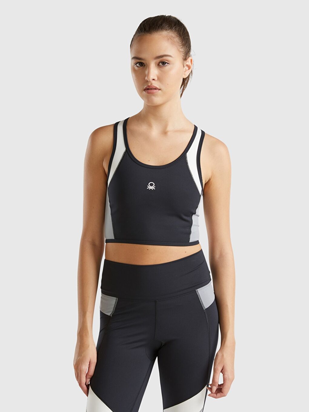 Kadın Siyah Önü Logo Baskılı Kontrast Renk Detaylı Crop Atlet