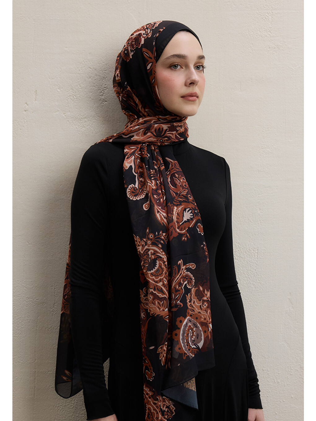 Wıld Flora Desen İpek Krep Şal Siyah
