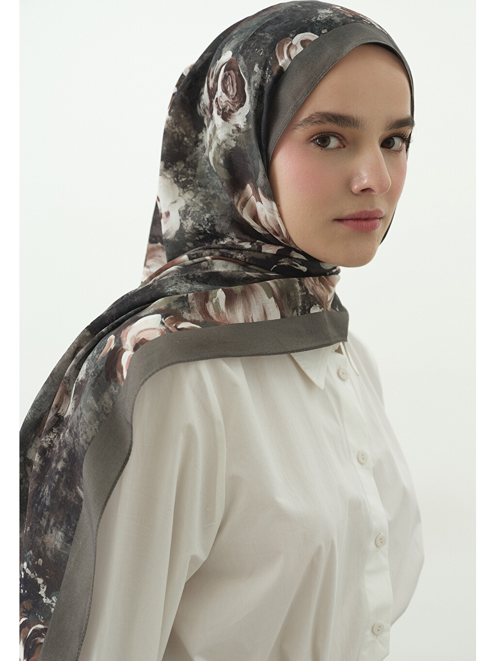 Madeleine Desenli Pamuk Viskon Şal Gri-3