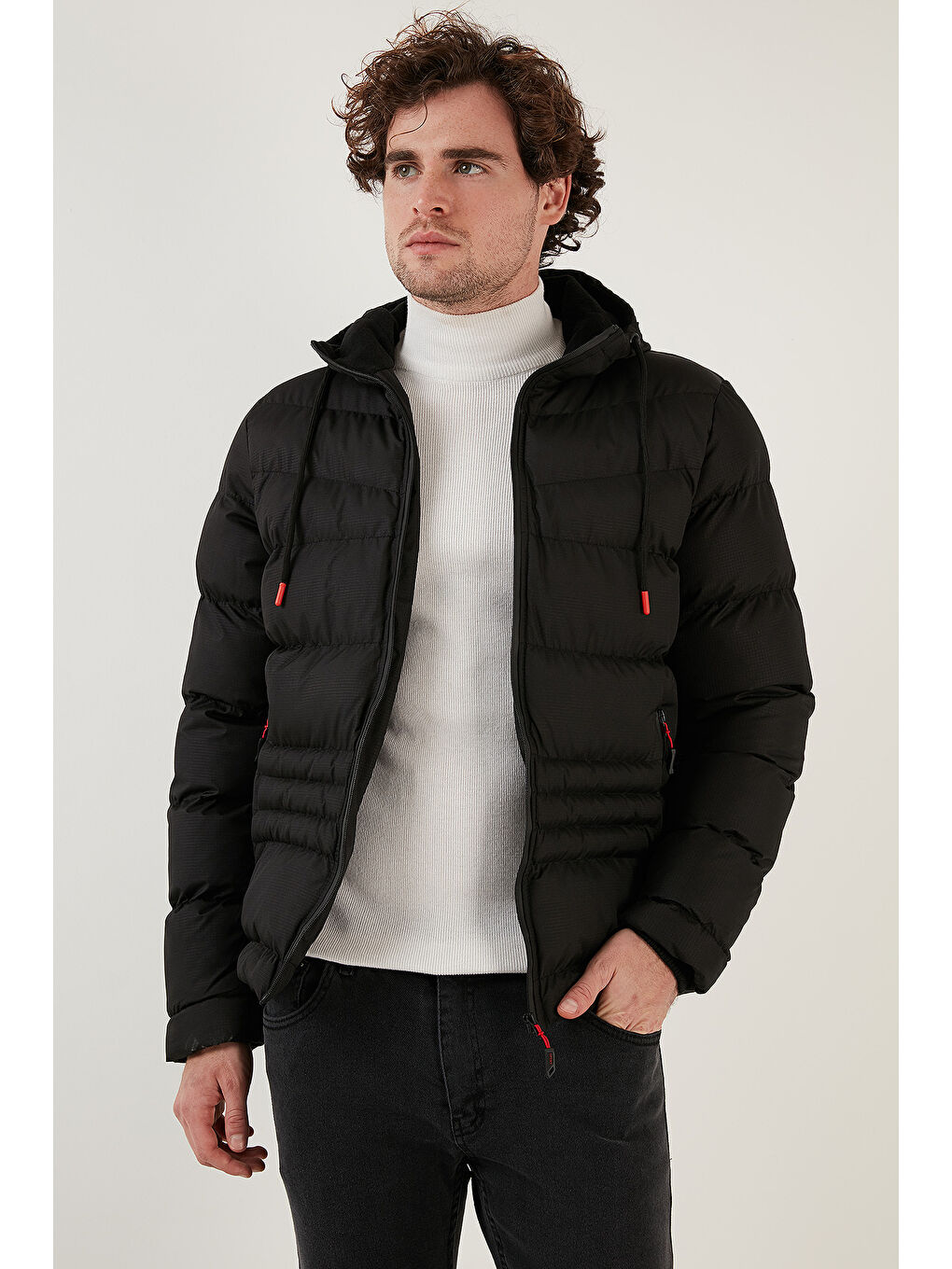 Siyah Kapüşonlu Fermuarlı Cepli Slim Fit Şişme Mont 6490001-6