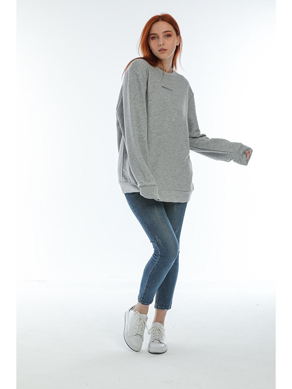 Gri Kadın Bisiklet Yaka Oversize Fit Brooklyn Baskılı Sweatshirt SPR22SWK030-2