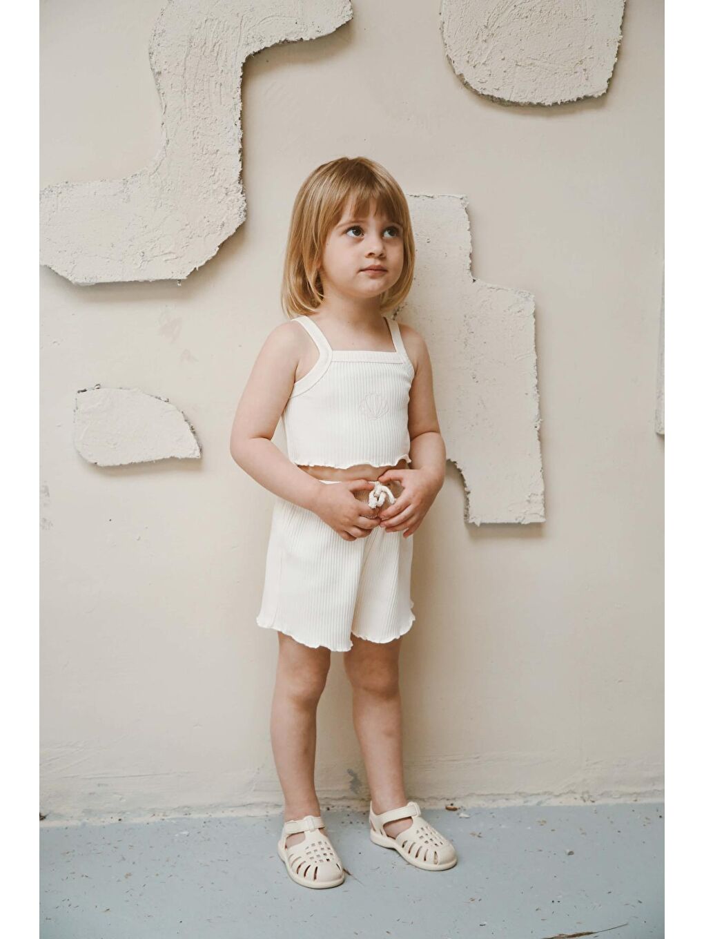 Ekru Deniz Kabuğu Askılı Crop ve Şortlu Takım-1