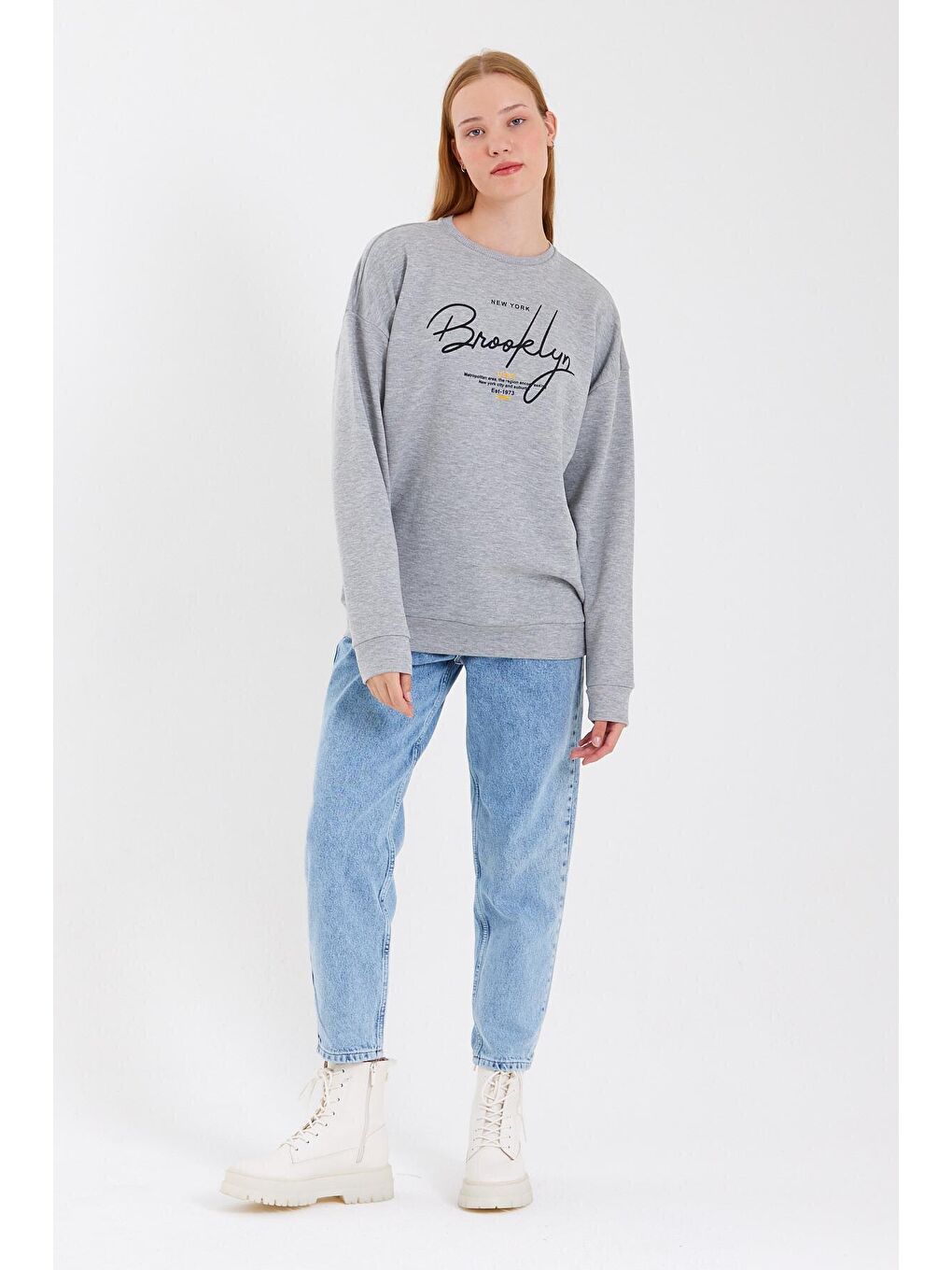 Gri Kadın Bisiklet Yaka Regular Fit El Yazılı Brooklyn İnce Sweatshirt SPR23SWK331