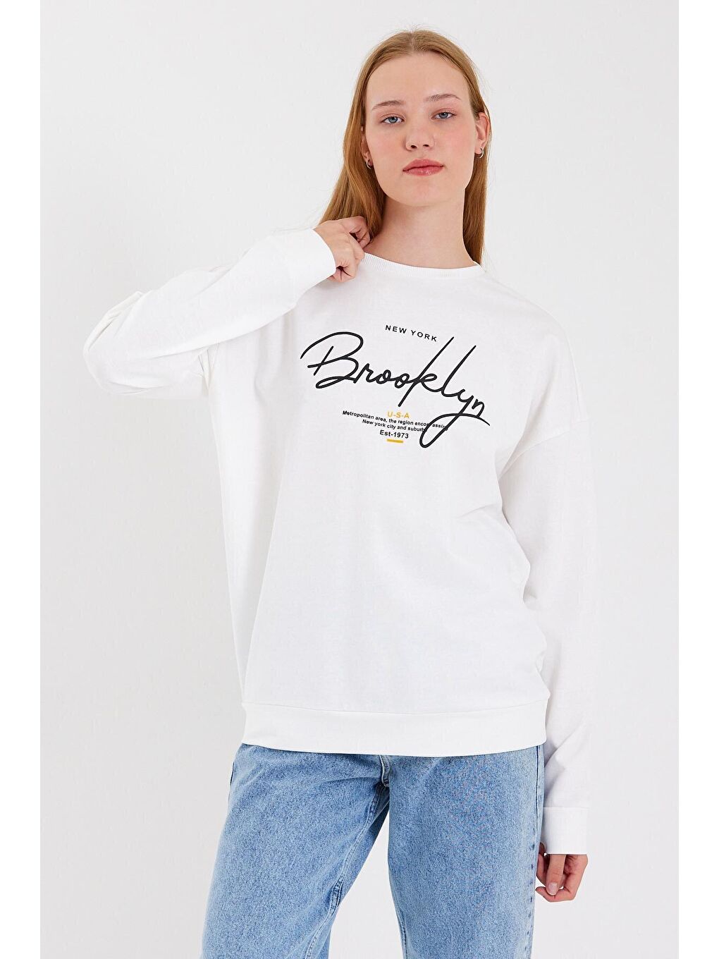 Ekru Kadın Bisiklet Yaka Regular Fit El Yazılı Brooklyn İnce Sweatshirt SPR23SWK331-3
