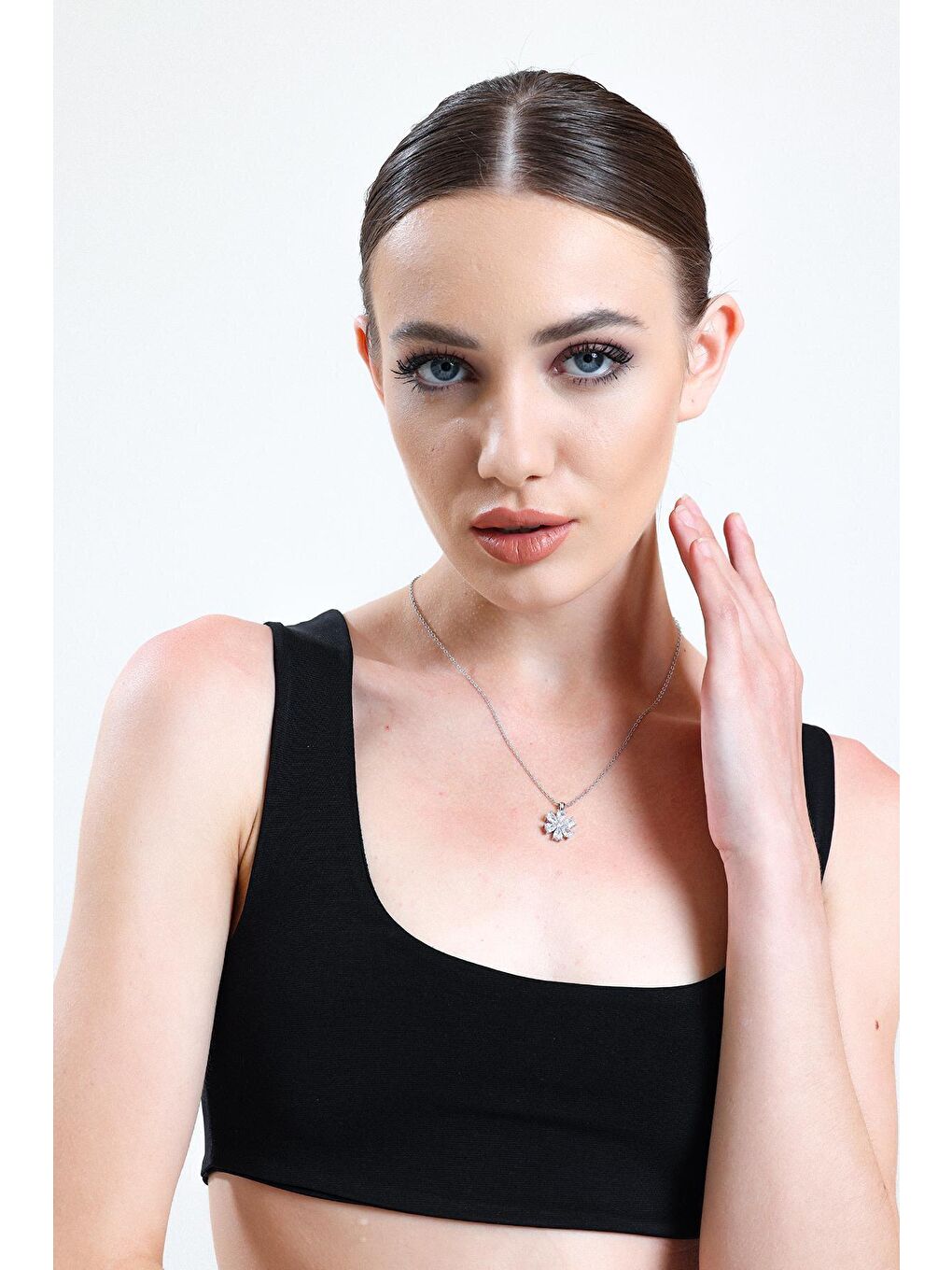 Gri Gümüş Kaplam Beyaz Damla Taşlı Çiçek Kolye-3