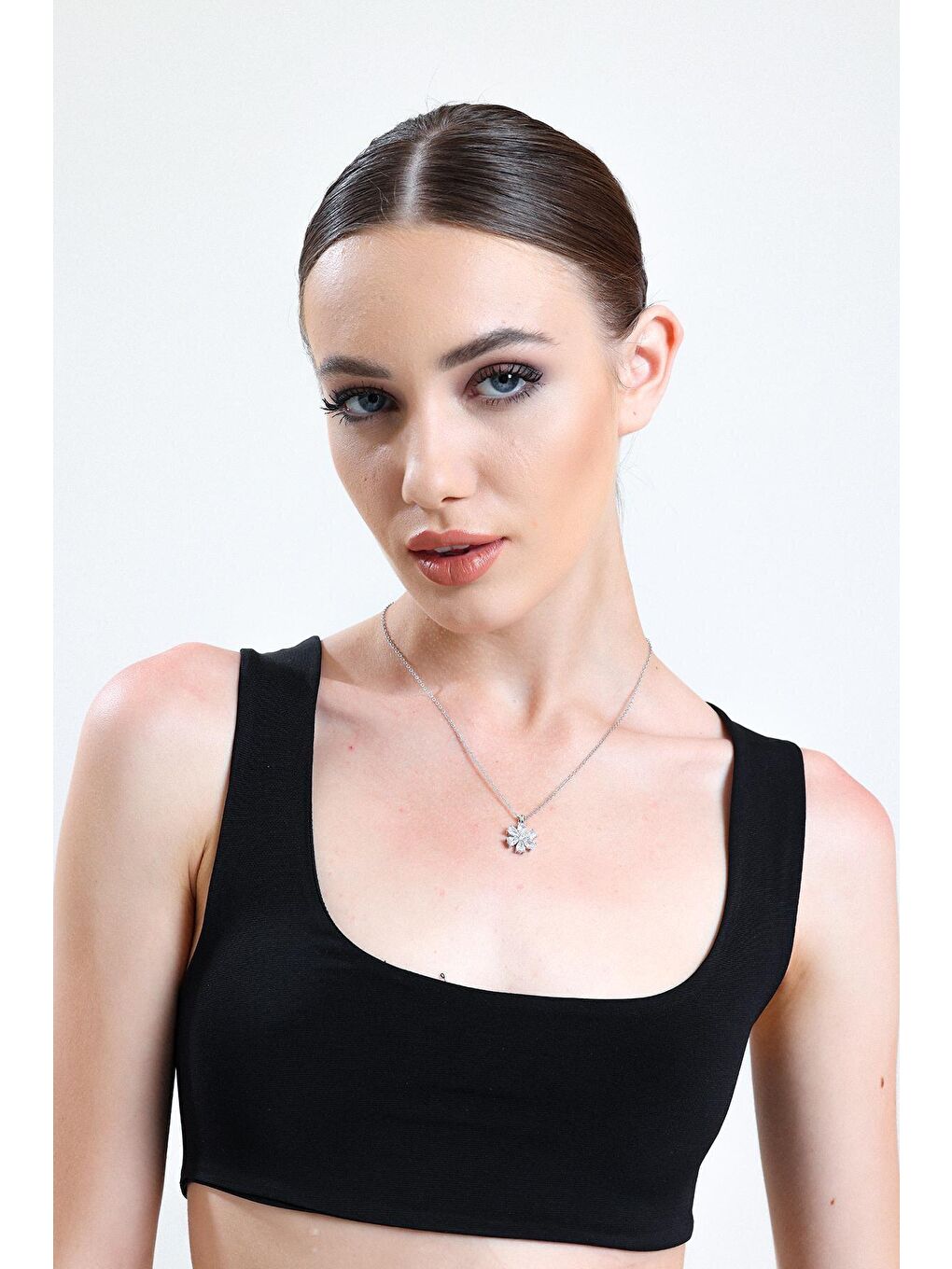 Gri Gümüş Kaplam Beyaz Damla Taşlı Çiçek Kolye-5