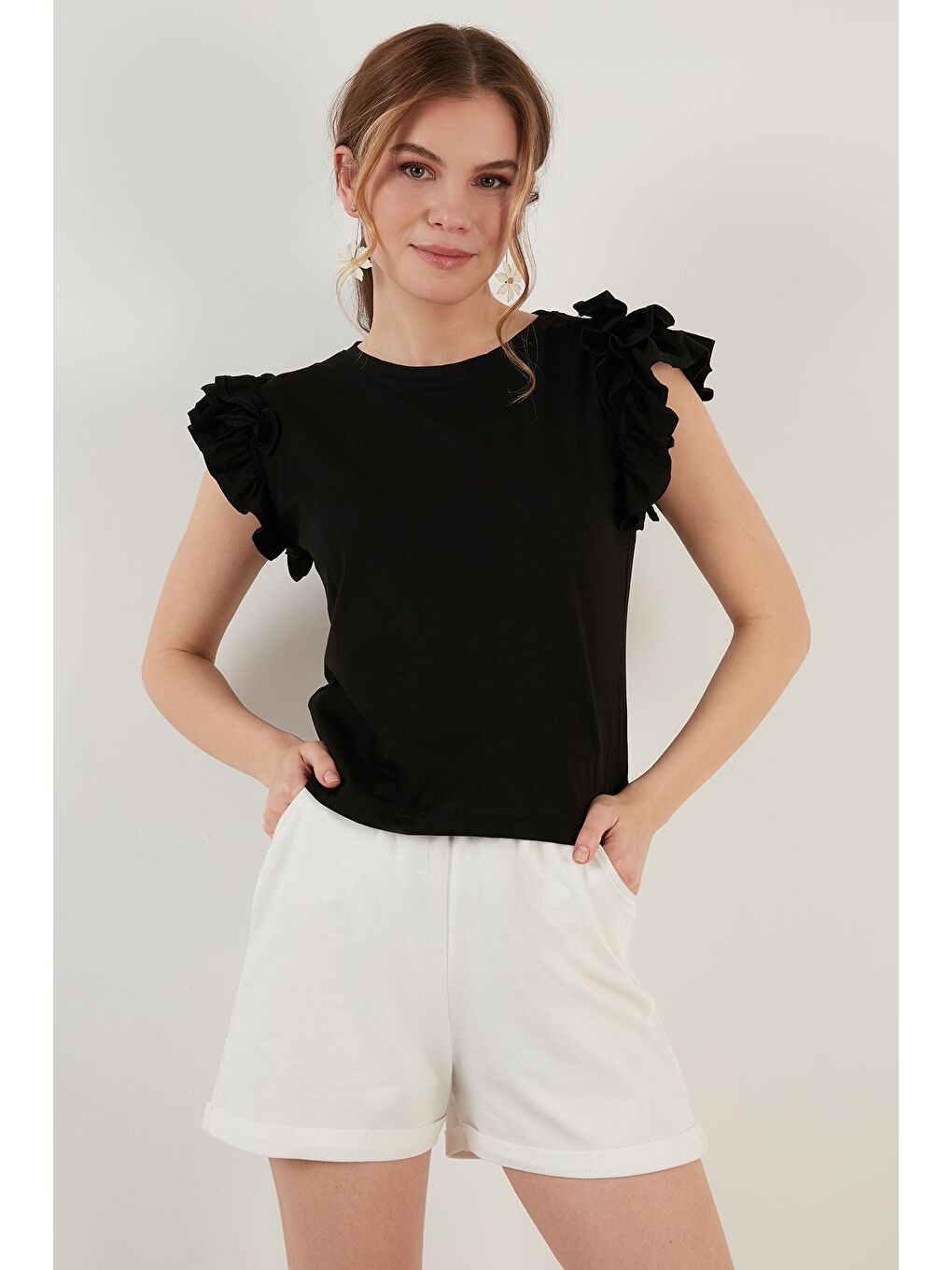 Siyah Pamuklu Kolları Fırfırlı Slim Fit Bisiklet Yaka Kadın T Shirt 5864500-5