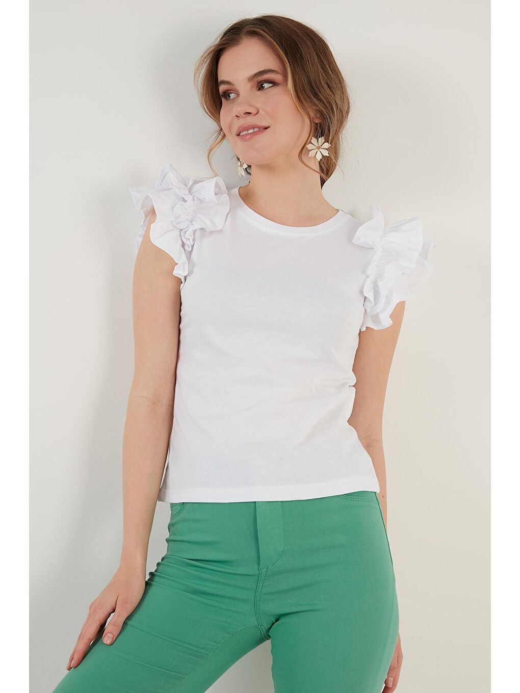 Beyaz Pamuklu Kolları Fırfırlı Slim Fit Bisiklet Yaka Kadın T Shirt 5864500-5