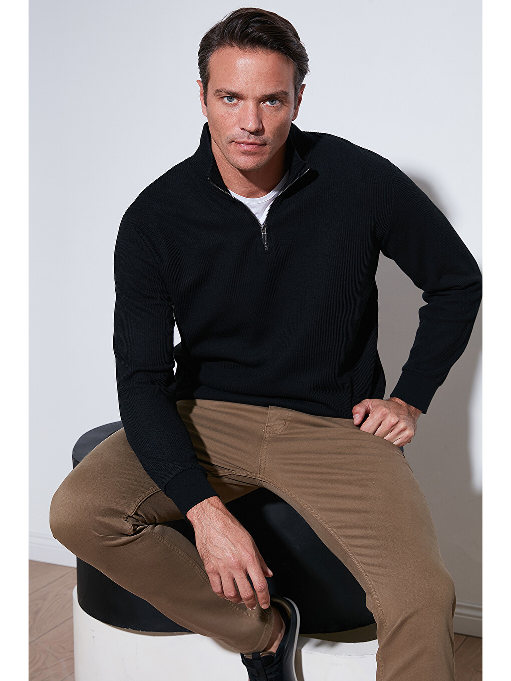 Siyah Pamuklu Regular Fit Yarım Fermuarlı Dik Yaka Erkek Sweat 5905716-1