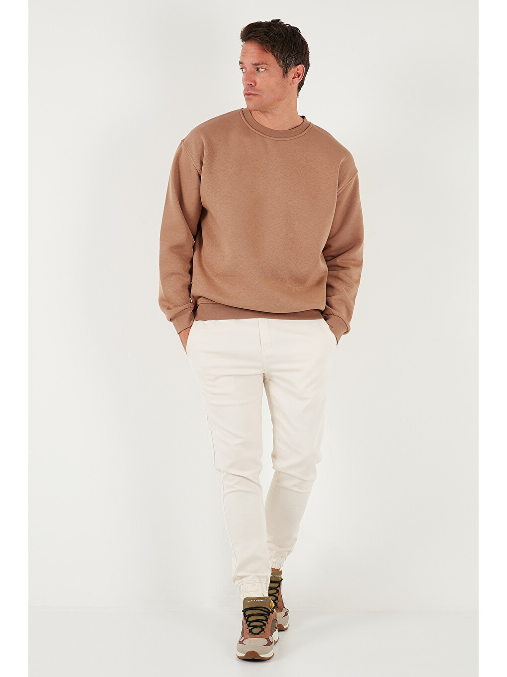Kahverengi Regular Fit Bisiklet Yaka Pamuklu İçi Tüylü Yumuşak Şardonlu Erkek Sweat 5905255-1