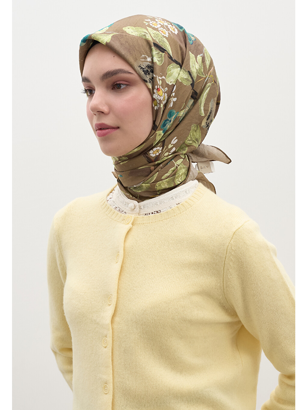 Kahverengi Flower Rain Desen Pamuklu Viskon Eşarp Sütlü Kahve-1