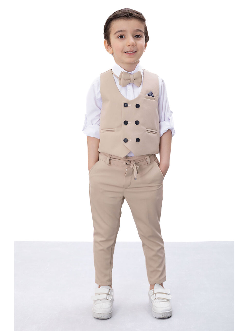 Bej Düğmeli Yelekli Papyonlu Gömlekli Erkek Çocuk 4lü Takım Elbise 20545-1