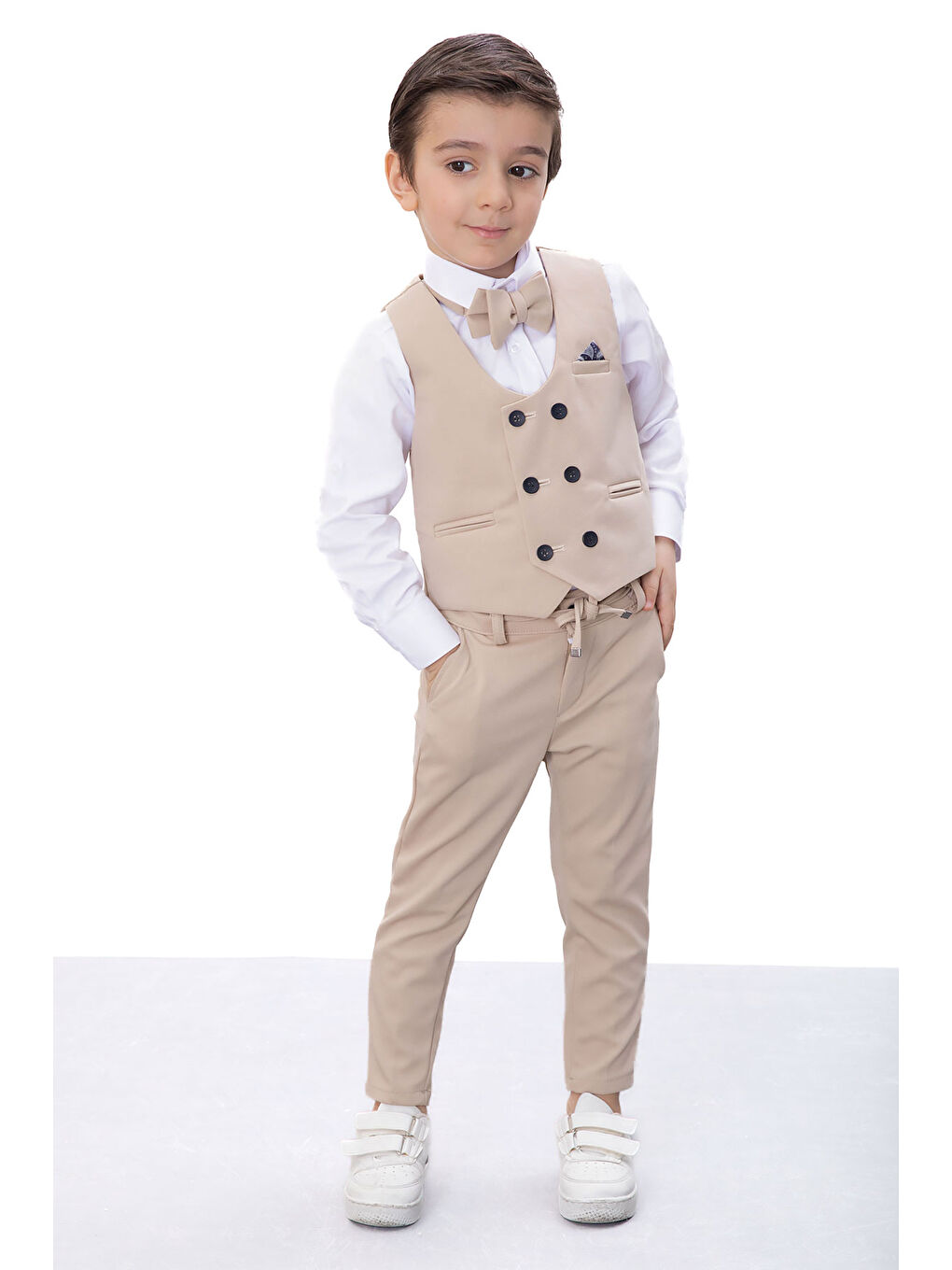 Bej Düğmeli Yelekli Papyonlu Gömlekli Erkek Çocuk 4lü Takım Elbise 20545-3