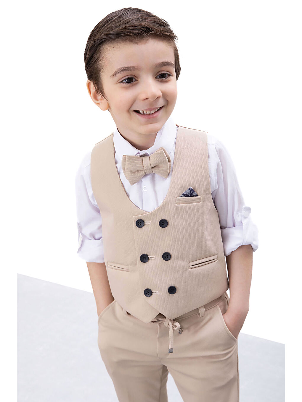 Bej Düğmeli Yelekli Papyonlu Gömlekli Erkek Çocuk 4lü Takım Elbise 20545-4