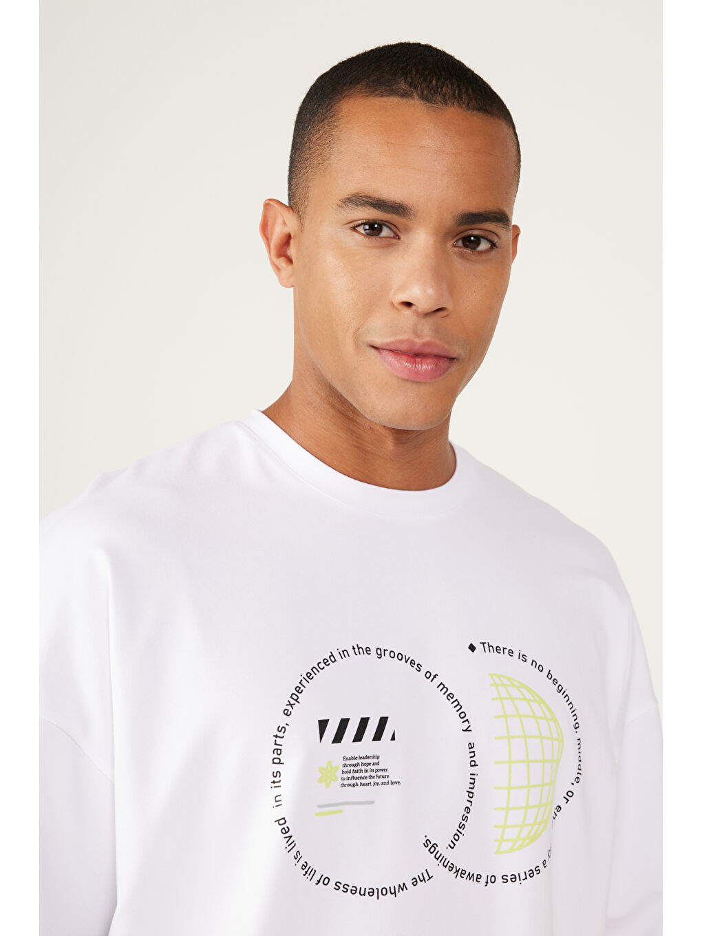 Erkek Beyaz Oversize Bol Kesim Bisiklet Yaka Pamuklu Baskılı Sweatshirt-4