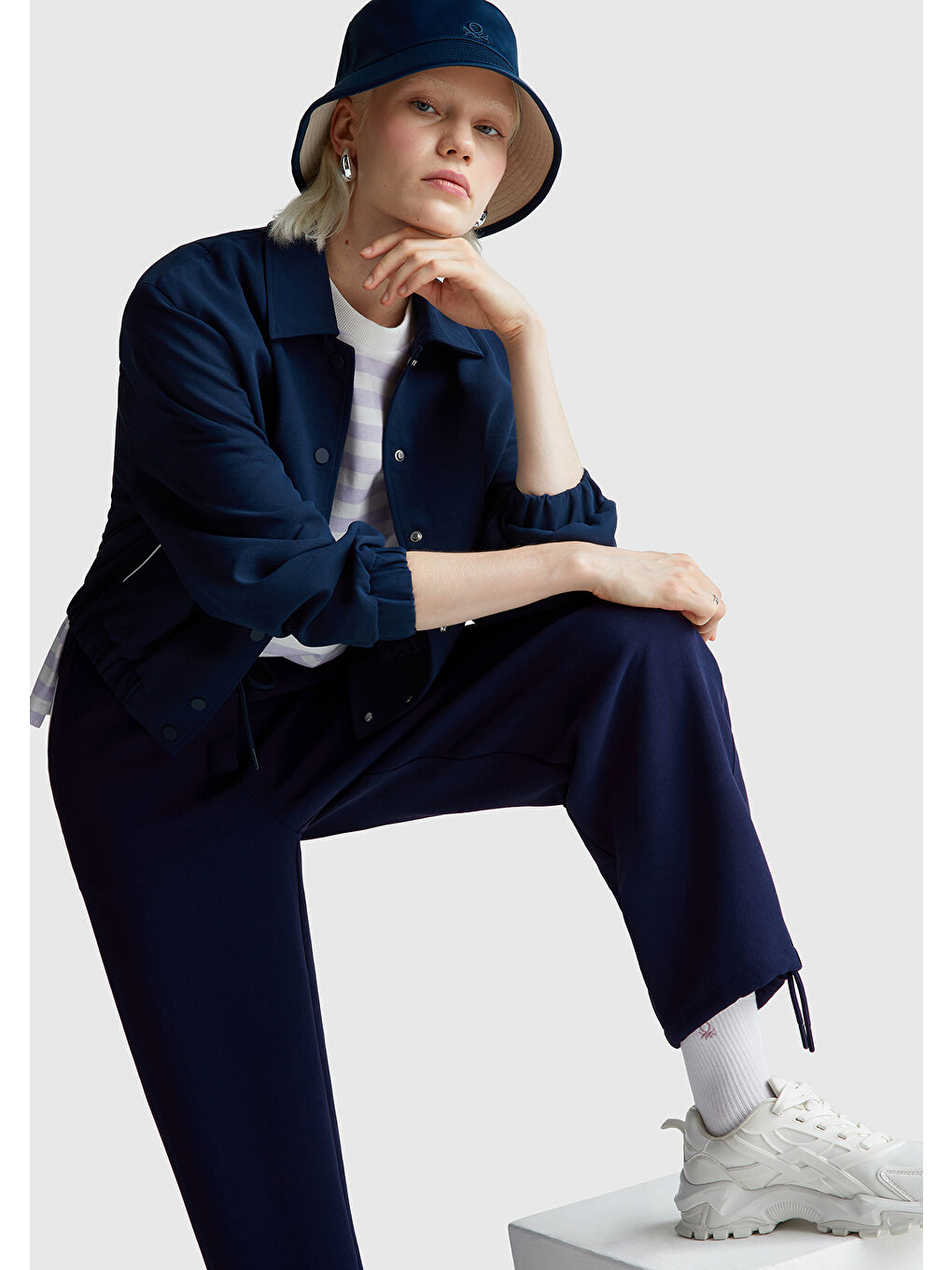 Kadın Lacivert Beli Bağcıklı Cepli Pantolon-4