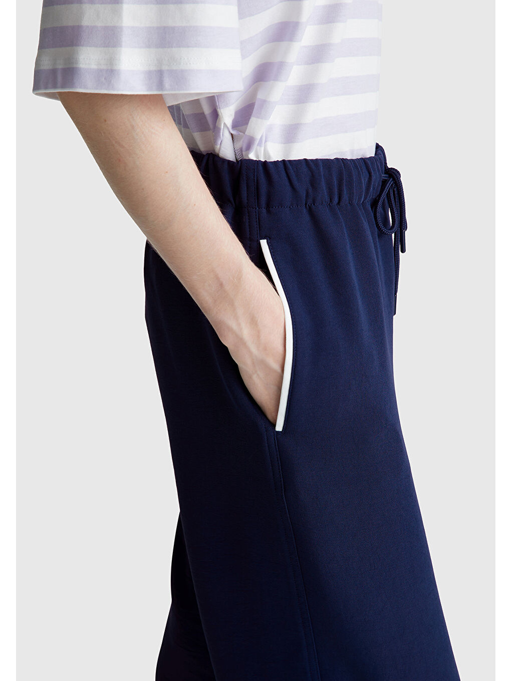 Kadın Lacivert Beli Bağcıklı Cepli Pantolon-5