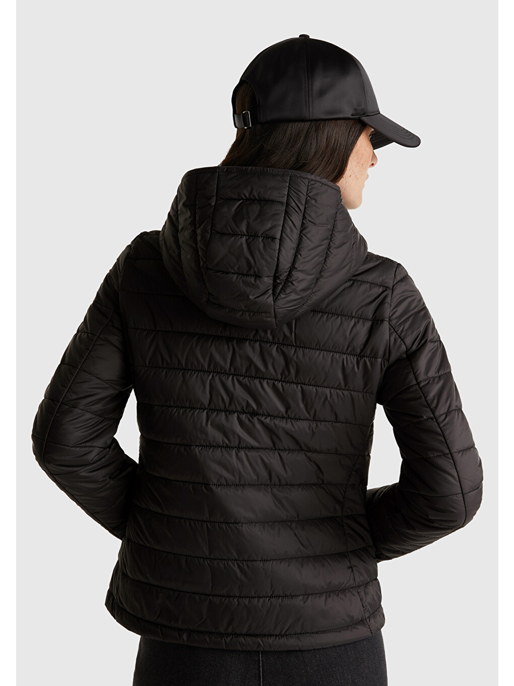 Kadın Siyah Polyester Dolgulu Feramuarlı Kapüşonlu Slim Fit Puffer Mont-2