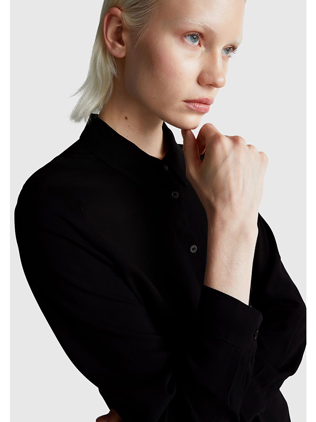 Kadın Siyah %100 Viskoz Düğmeli Gömlek-5